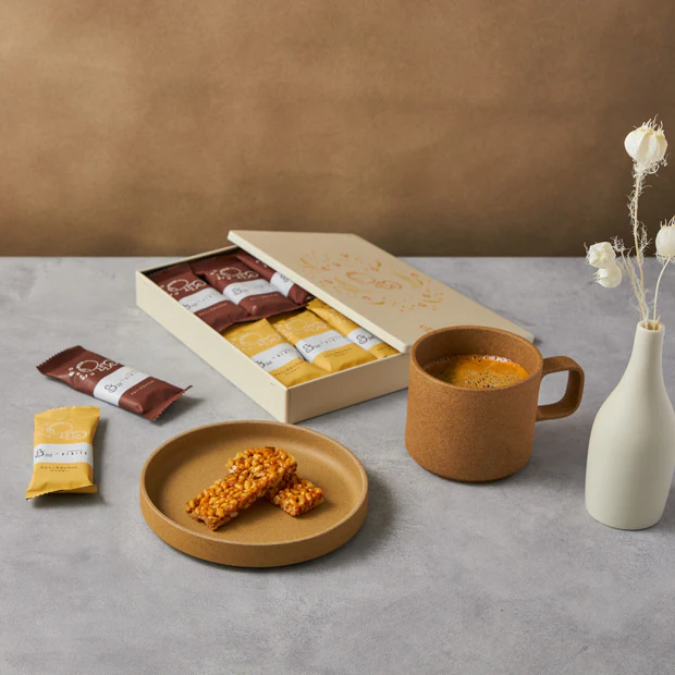 【販売終了】＆OKOSHI×鎌倉紅谷 コラボ缶 （12個入） - Image 3